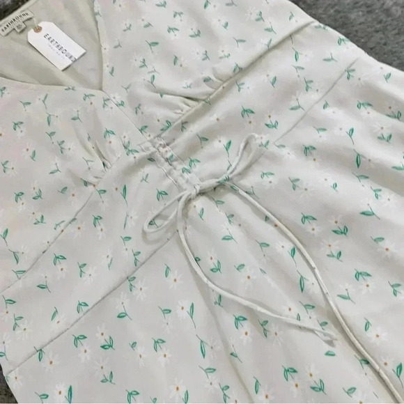NWT White Daisy Drawstring Dress - Picture 6 of 13